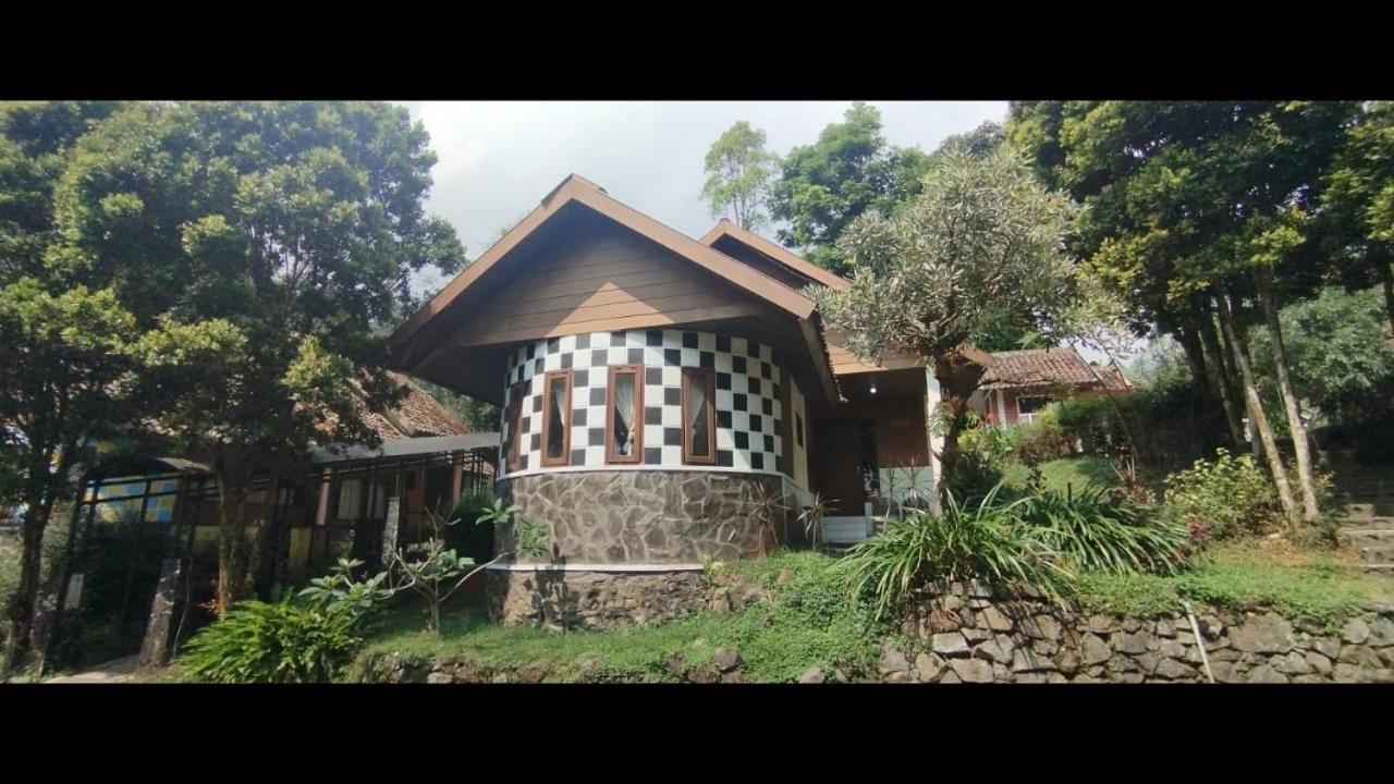 Foresta Resort & Onsen Padusan Pacet Claket Exterior photo